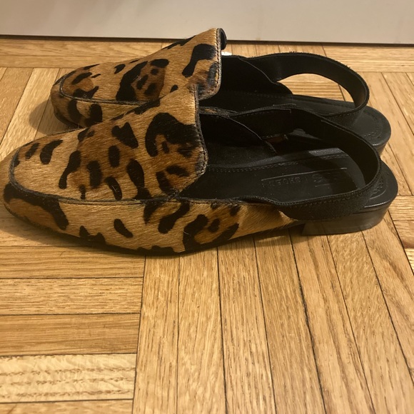 ASOS DESIGN Move Over leather slingback loafers in leopard print - Picture 5 of 9